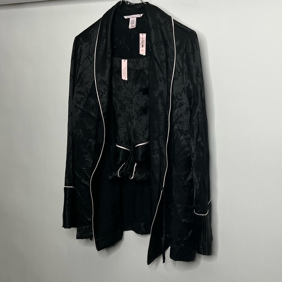 Victoria Secret Satin Logo Wrap With Matching Short - Picture 3 of 9